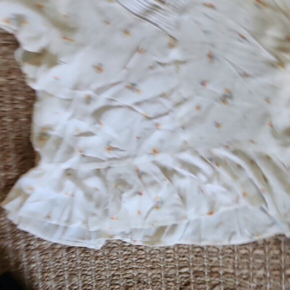 Hippie Rose White and Yellow Floral Blouse Peplum V-Neck - Picture 5 of 6